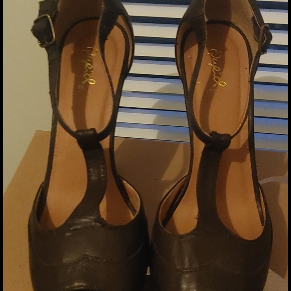 Heels - Picture 4 of 5